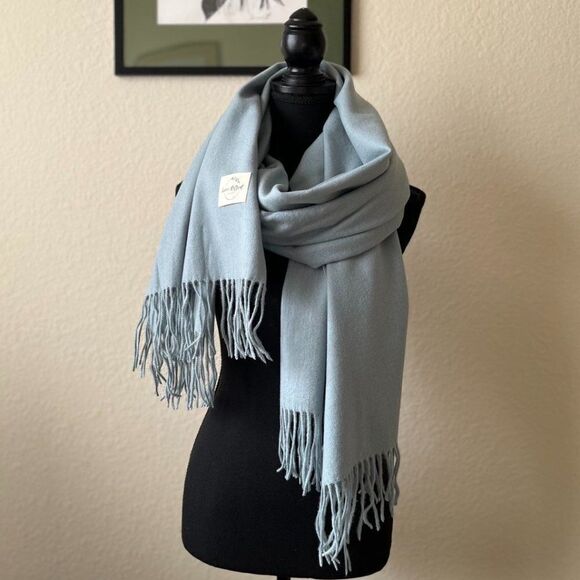 Blue Soft  warm scarf is a mixture of  polyester and viscose condition is new - Picture 2 of 8